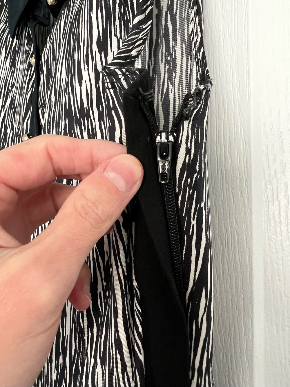 kate spade Black and White Sleeveless Collared Fit-and-Flare silk Dress - Picture 3 of 12
